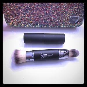 it Cosmetics Dual Ended Foundation Brush